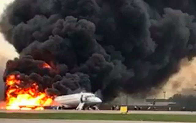 Pasajero confirma rayo pero no que haya impactado al avión en Rusia - avion-rusia-640x400