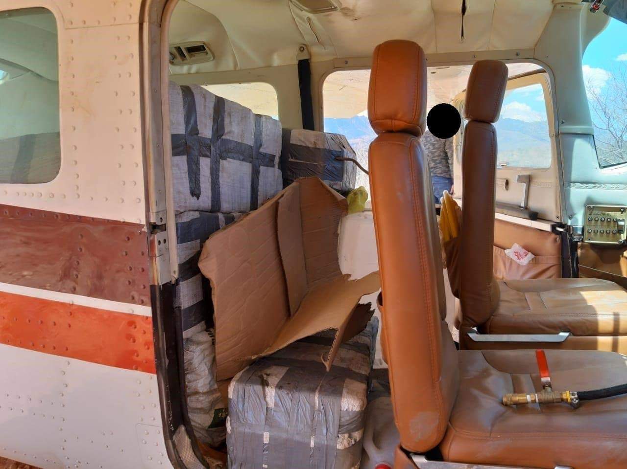 Aseguran avioneta con 280 kilogramos de cocaína en Durango - avioneta-asegurada-durango