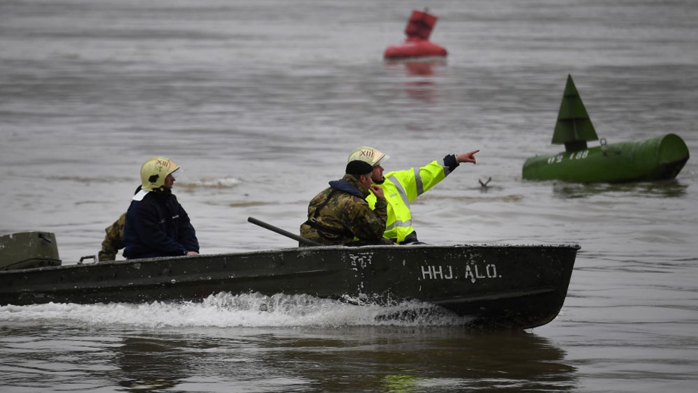 Siete muertos y 21 desaparecidos tras hundirse barco en Budapest