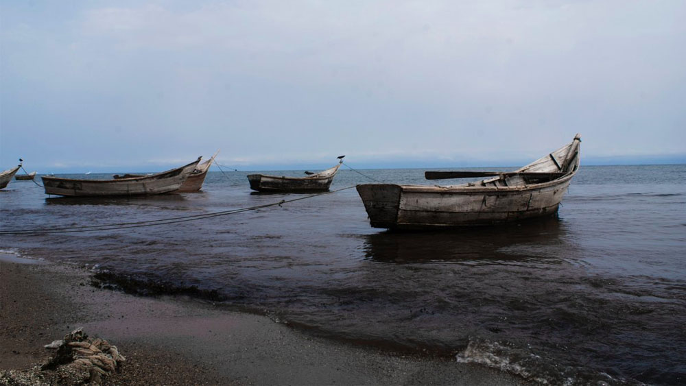 Mueren futbolistas y aficionados en Uganda tras naufragar barco