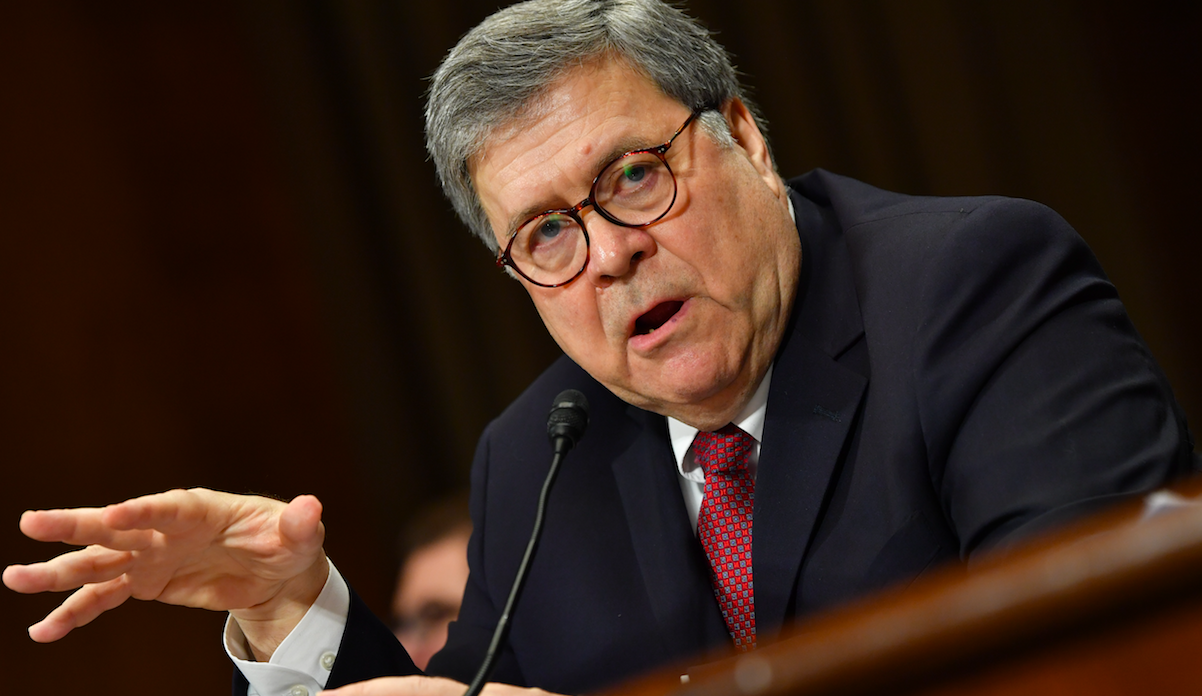 Barr defiende manejo de informe Mueller