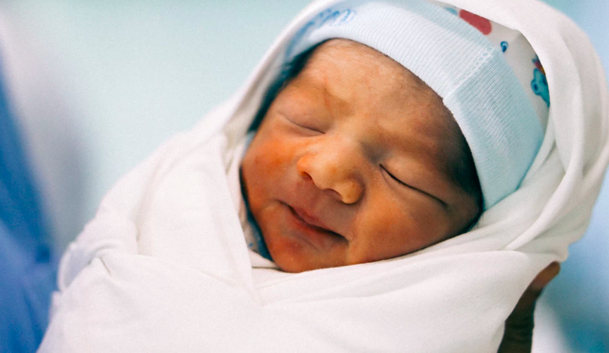 Bebés amamantados corren menor riesgo de obesidad: OMS