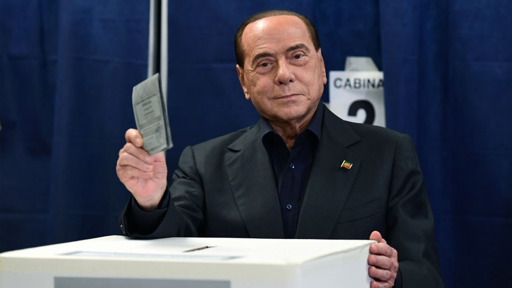 Eligen por primera vez a Berlusconi al parlamento europeo