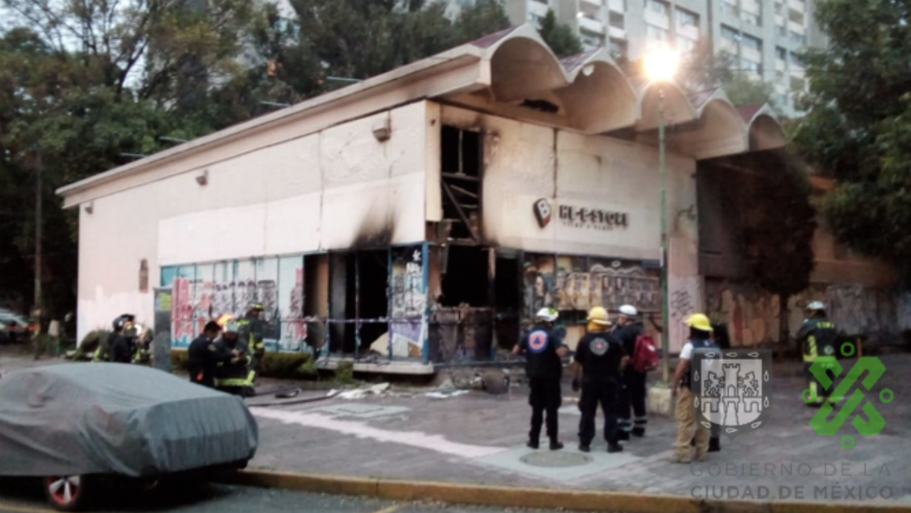 Incendio en local de Blockbuster de Tlatelolco