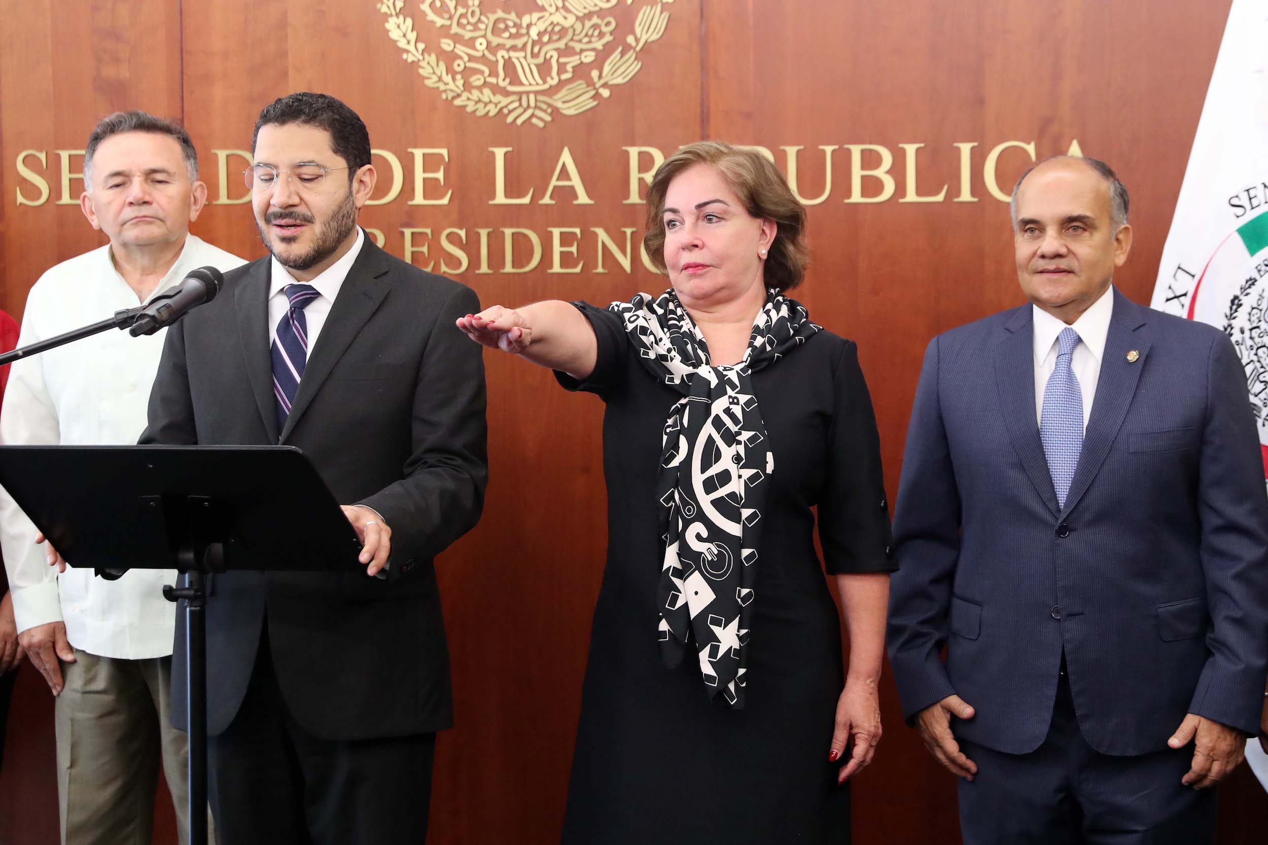 Hermana del subcomandante Marcos sustituye a Ruiz Massieu en el Senado