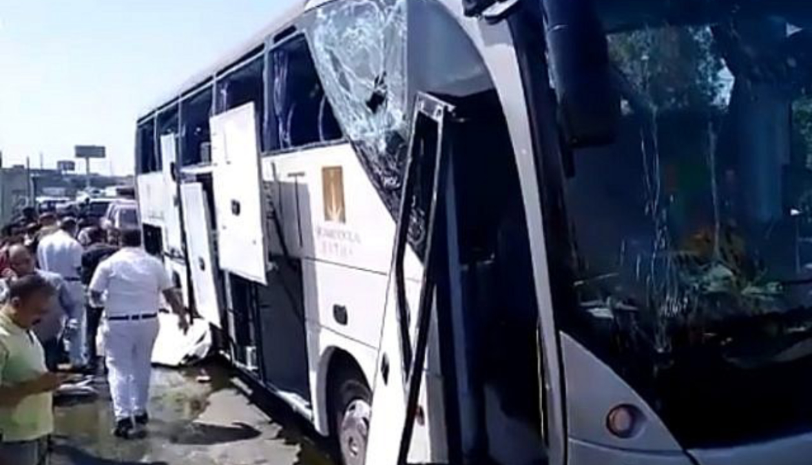 Atentado contra autobús cerca de las pirámides de Guiza deja 17 heridos