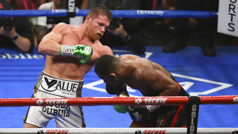 ‘Canelo’ Álvarez celebra el 5 de Mayo con nuevo cinturón