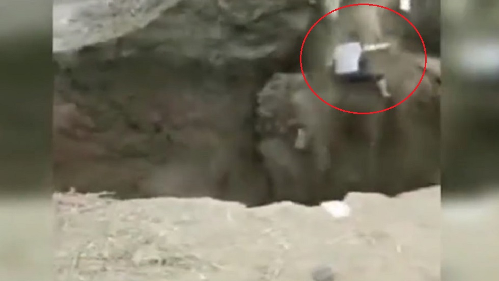 #Video Hombre cae 5 metros por saltar en orilla de río en China