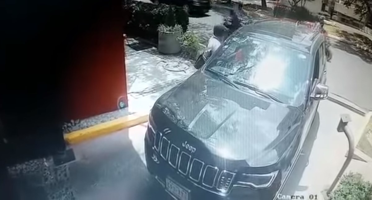 #Video Asaltan a pareja afuera de su domicilio en la Álvaro Obregón