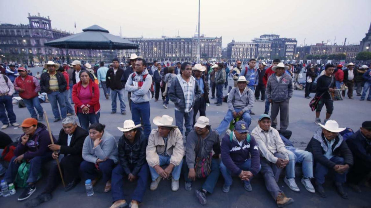 Campesinos de Hidalgo se manifiestan en Palacio Nacional