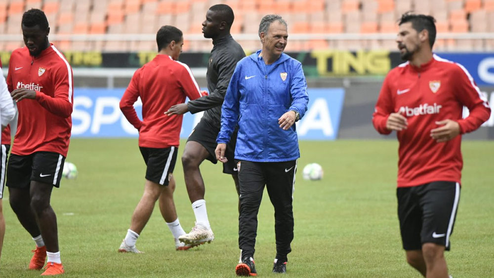 Joaquín Caparrós deja de ser director técnico del Sevilla Joaquín Caparrós deja de ser director técnico del Sevilla