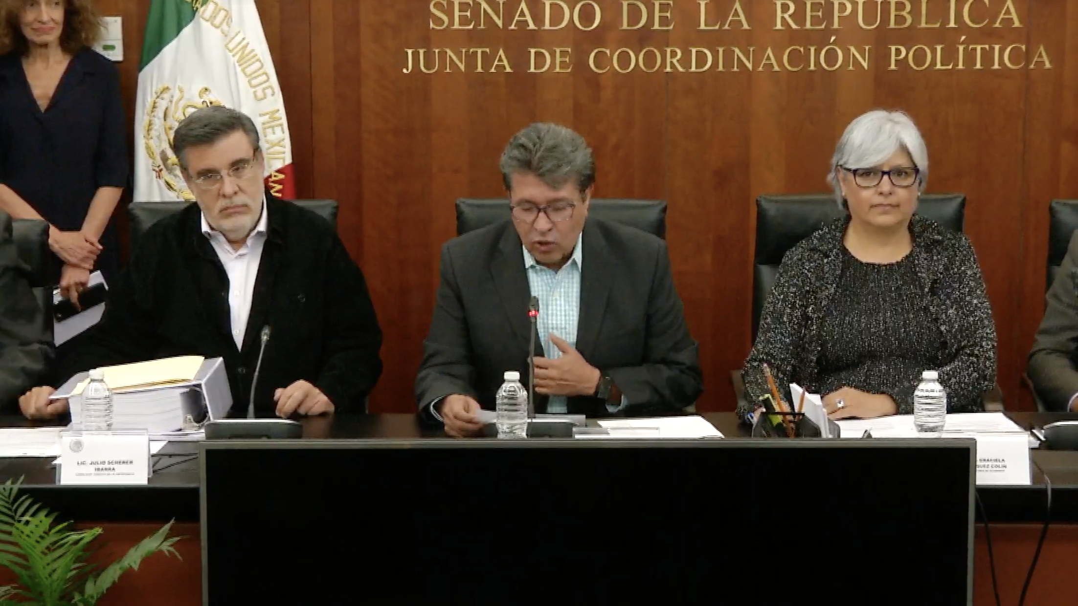 López Obrador entrega al Senado texto del T-MEC