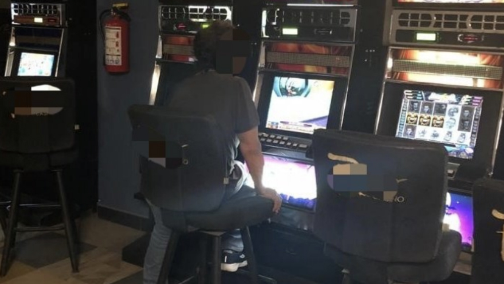 Detienen en Nayarit a una persona y aseguran equipo en un casino ilegal Detienen en Nayarit a una persona y aseguran equipo en un casino ilegal