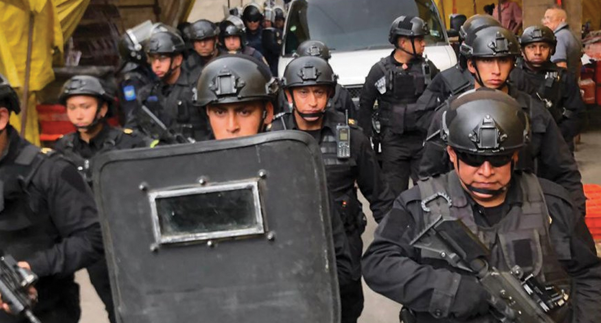 Detienen a 14 tras cateo en Tepito