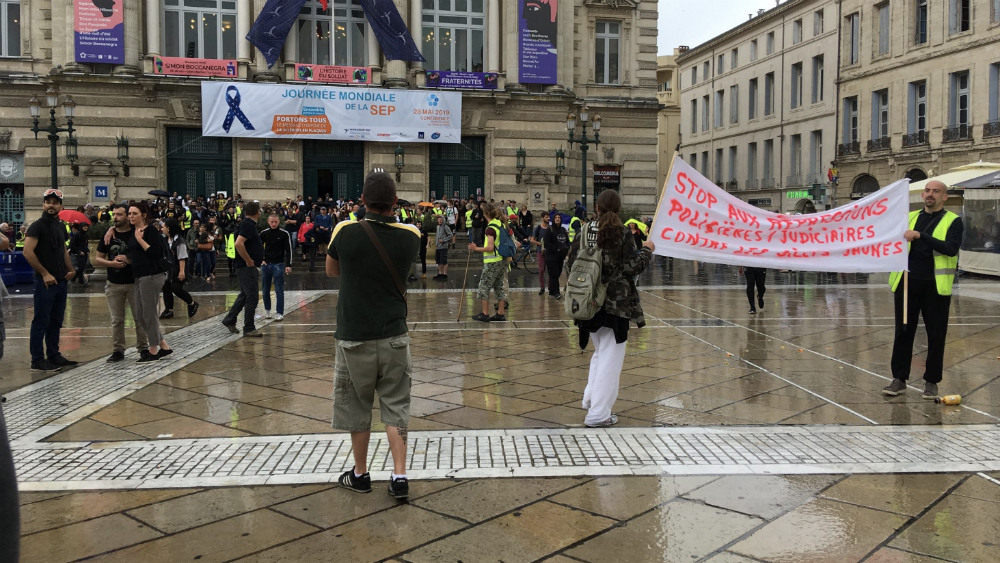 Sigue a la baja el movimiento de los “chalecos amarillos” en Francia