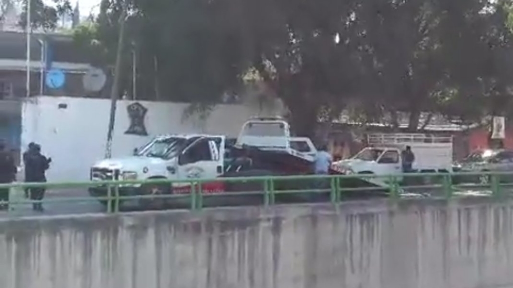 Abandonan camioneta con al menos ocho cuerpos en Chilpancingo Abandonan camioneta con al menos ocho cuerpos en Chilpancingo