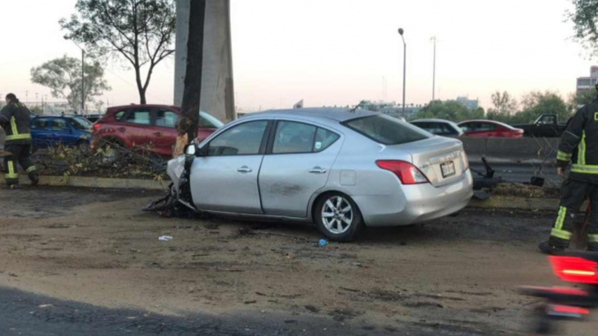Automovilista muere al chocar con árbol en Periférico Sur