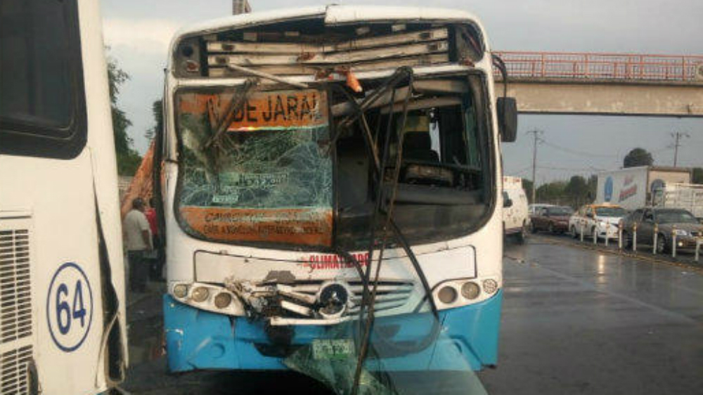 Choque de dos camiones en Nuevo León deja 16 personas lesionadas