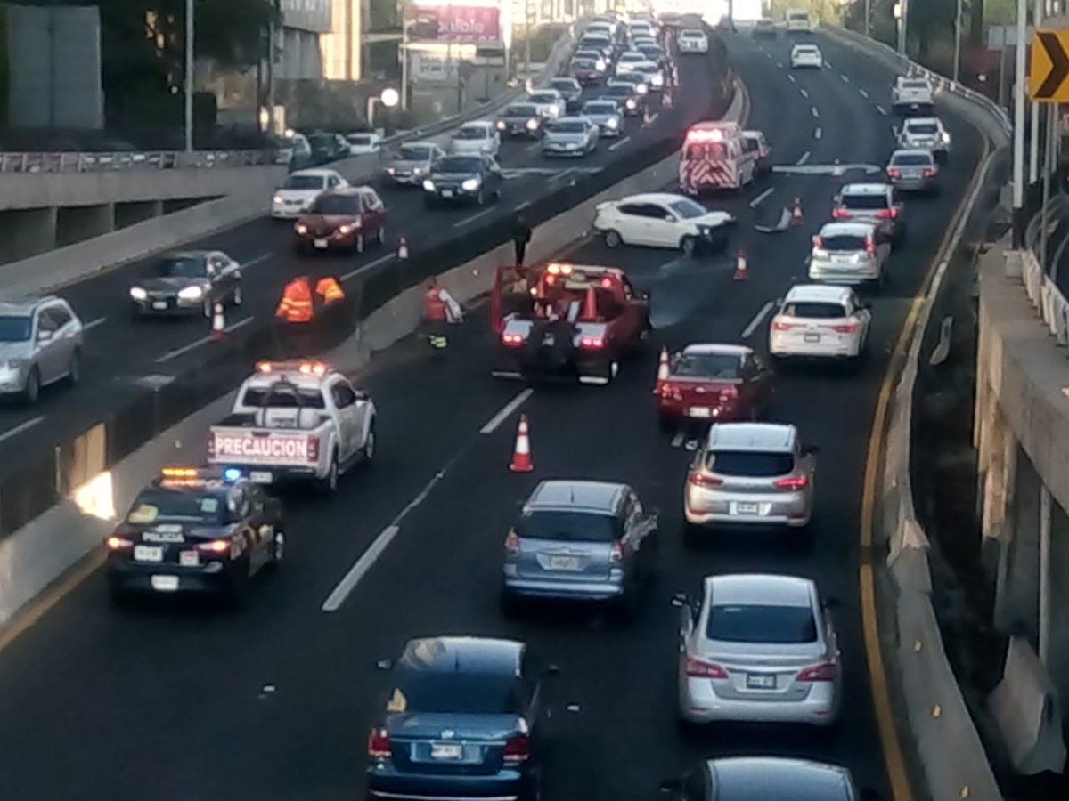 Choca automóvil con camioneta en Periférico - choque-periferico-y-reforma