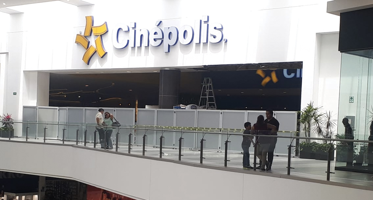 #Video Lluvias provocan colapso de techo en cine de Tampico