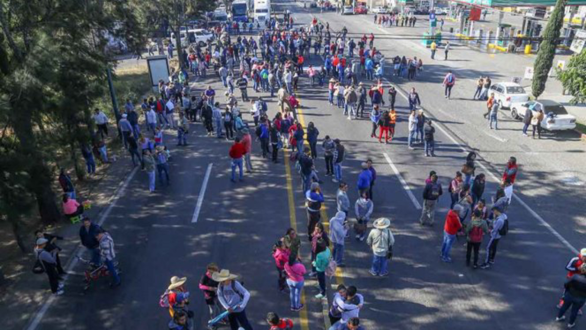 Maestros de la CNTE toman casetas en Michoacán