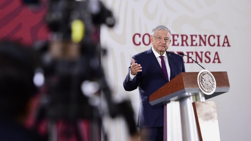 Por elecciones, INE ordena suspender conferencias de AMLO en seis estados