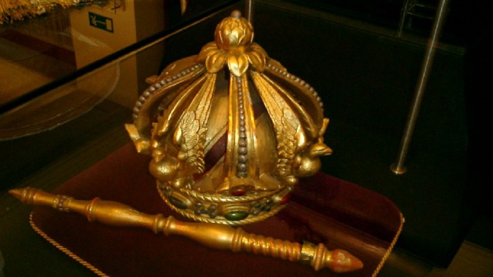 Un día como hoy llegó a México el emperador Maximiliano de Habsburgo - corona-imperial-de-mexico