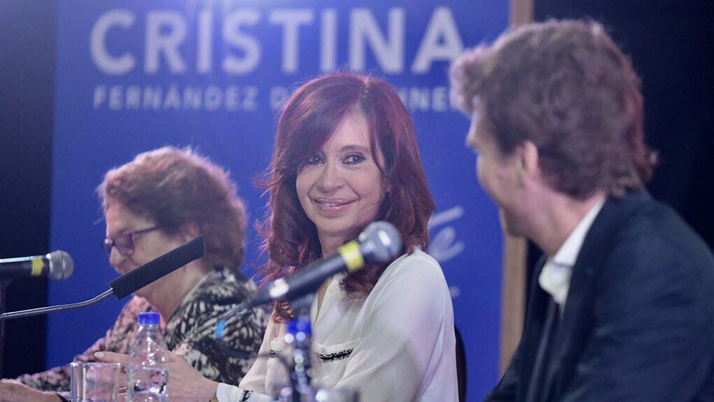 Kirchner se postula como candidata a vicepresidenta de Argentina Kirchner se postula como candidata a vicepresidenta de Argentina