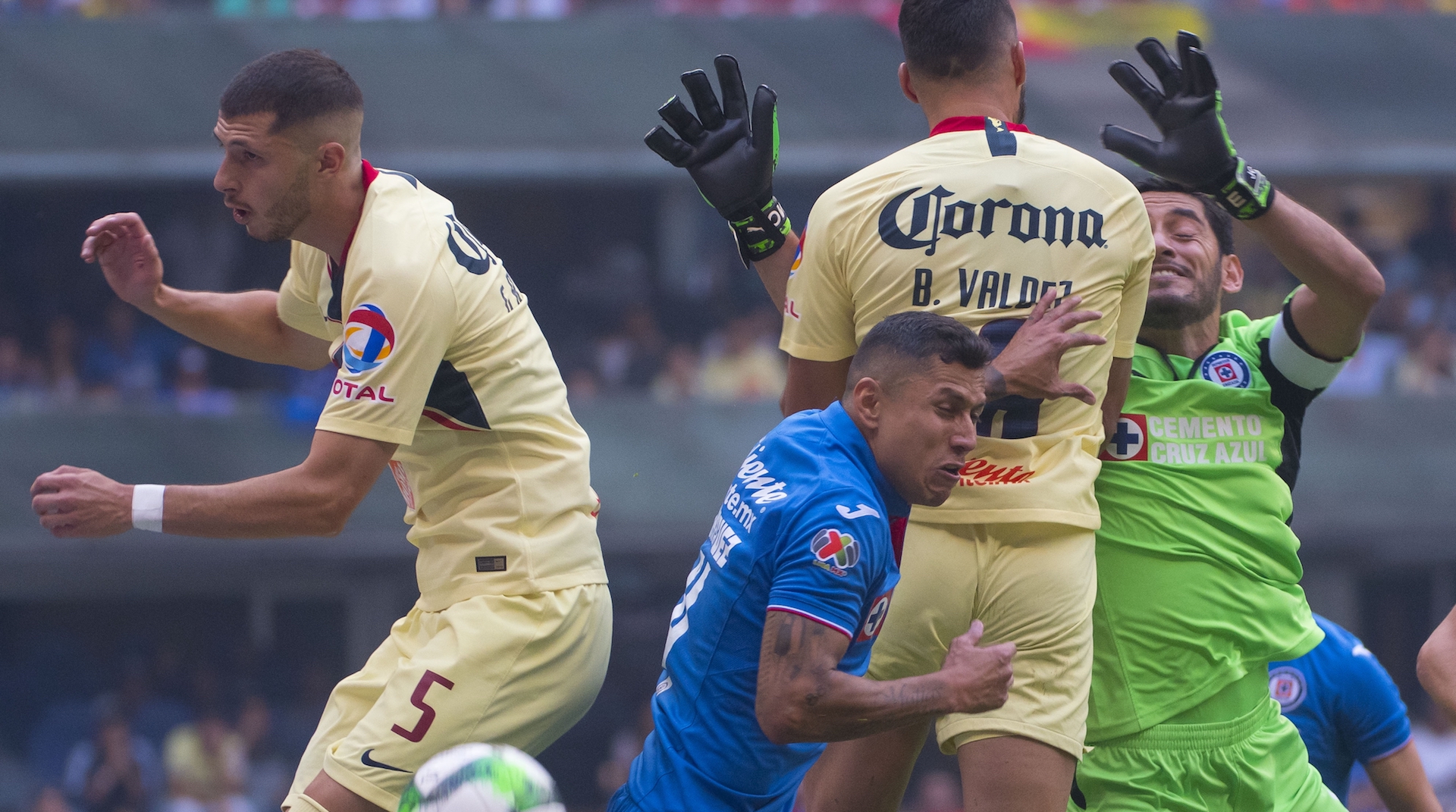 Cruz Azul no venció a sus fantasmas y América está en semifinales