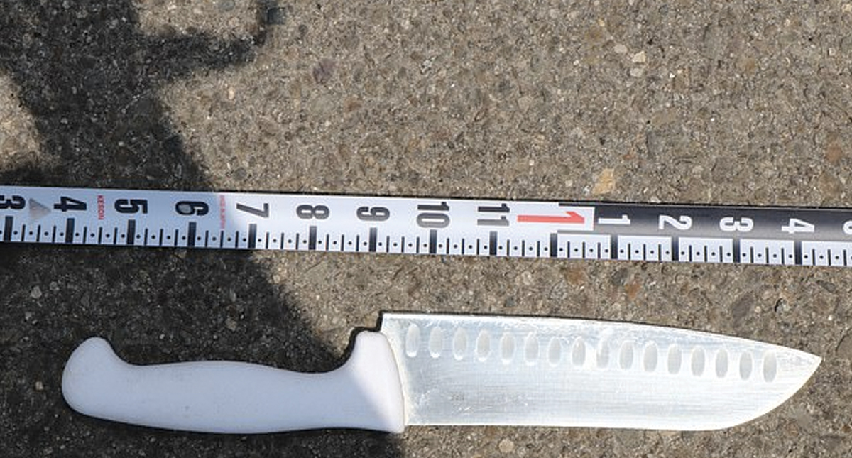 #Video Policía dispara contra adolescente que lo amenazaba con un cuchillo - cuchillo-joven