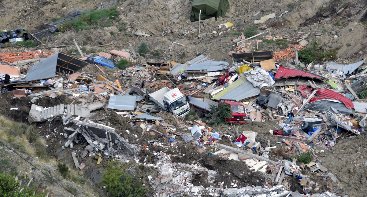 Deslizamiento deja decenas de viviendas destruidas y cientos de damnificados en Bolivia