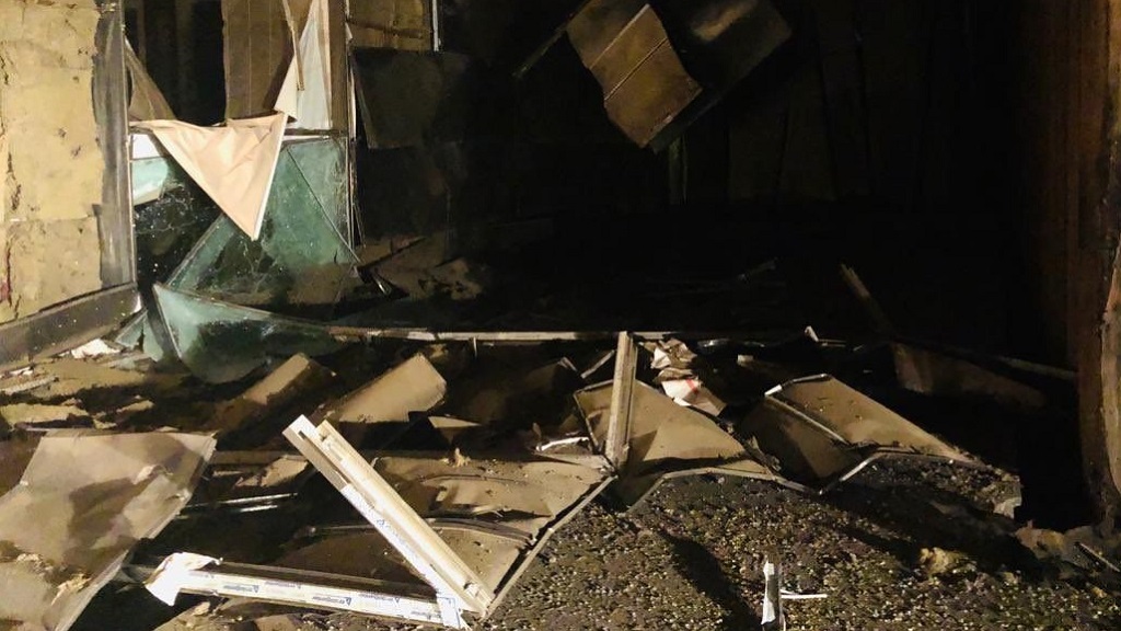 Disparan cohete desde Libia contra hotel en Trípoli - destrozos-en-hotel