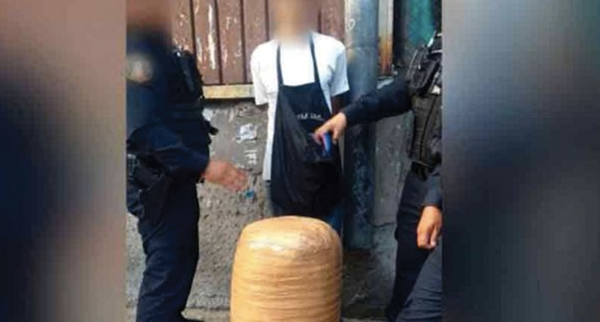 Detienen a hombre con 40 kilos de mariguana en Tepito