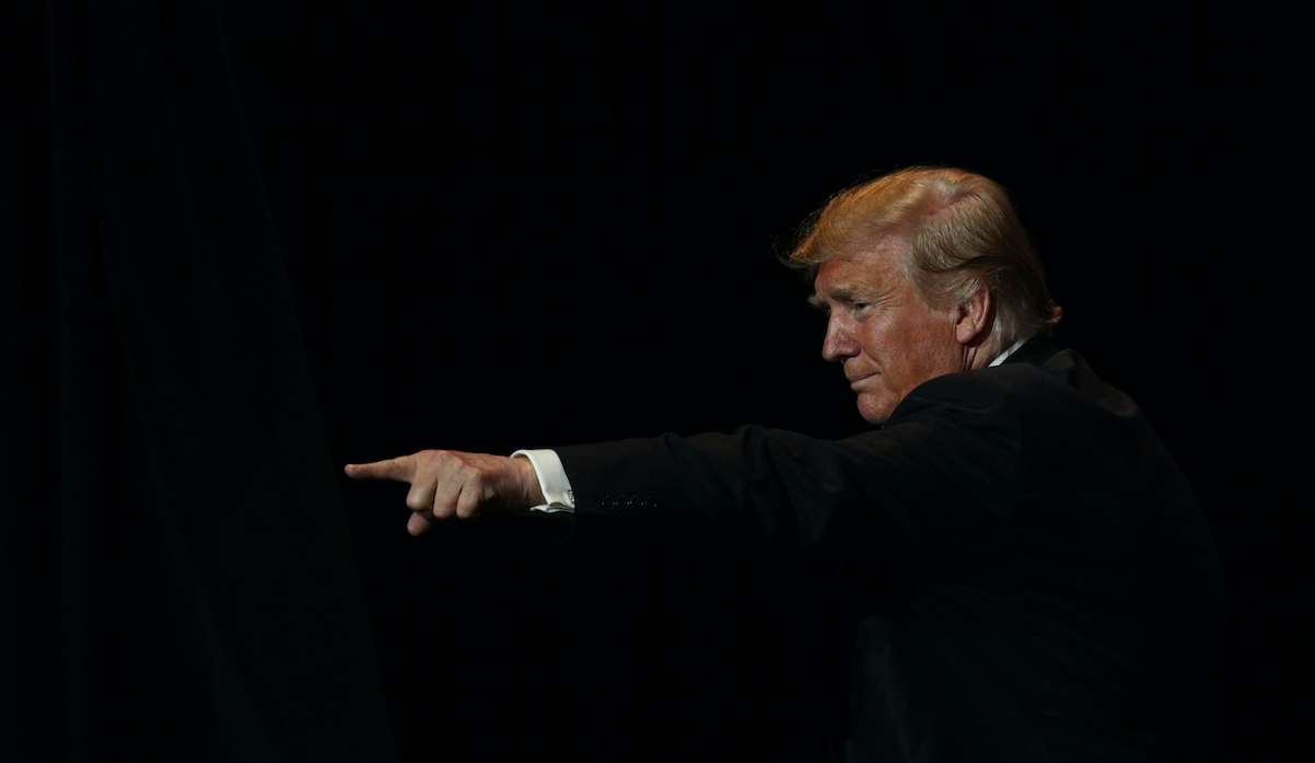 Trump arremete contra republicano que pide su destitución