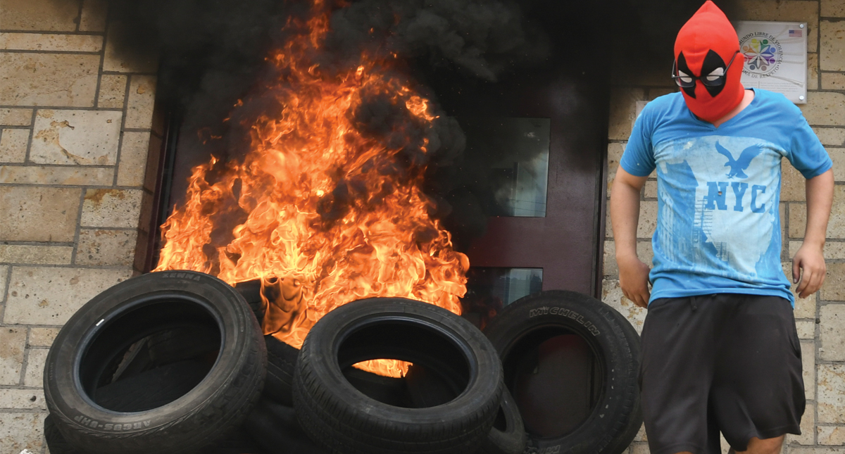 Encapuchados provocan incendio en embajada de EE.UU. en Honduras - embajada-de-tegucigalpa