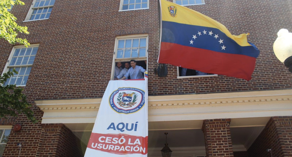 Representante de Guaidó asume control de embajada venezolana en Washington