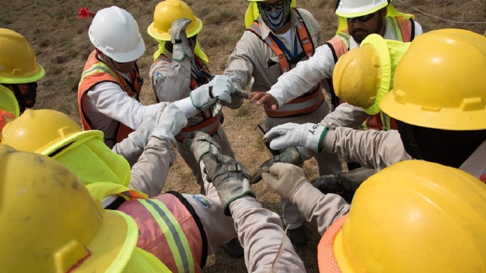 BMV reanuda cotizaciones de CFE tras arreglo de error técnico