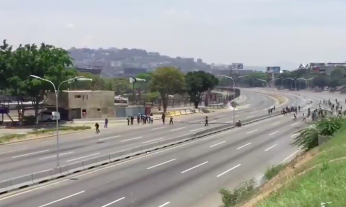 Continúan enfrentamientos en Caracas