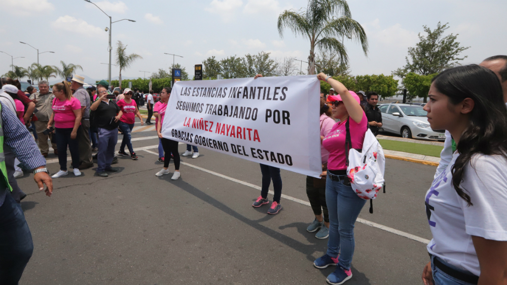 Trabajadoras de estancias infantiles de Nayarit piden recursos a AMLO