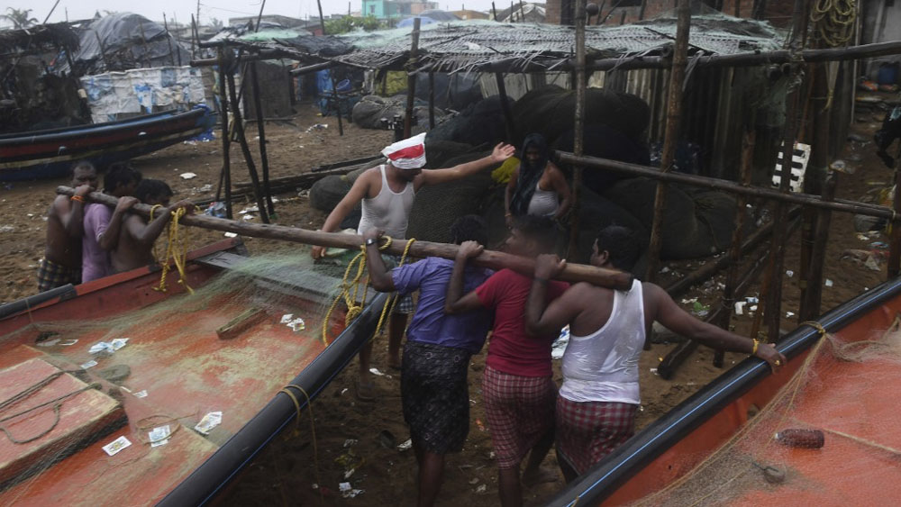 India evacua a 800 mil personas ante llegada de ciclón Fani