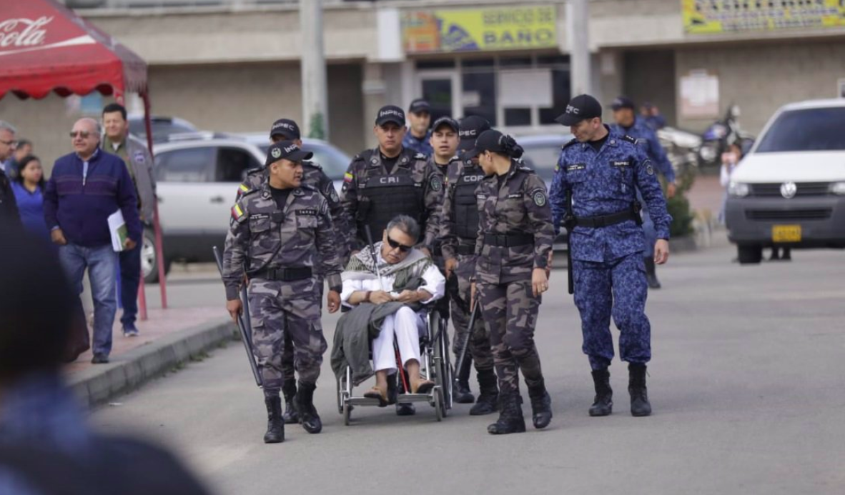 Exjefe de las FARC regresa a fiscalía de Colombia tras recibir atención médica