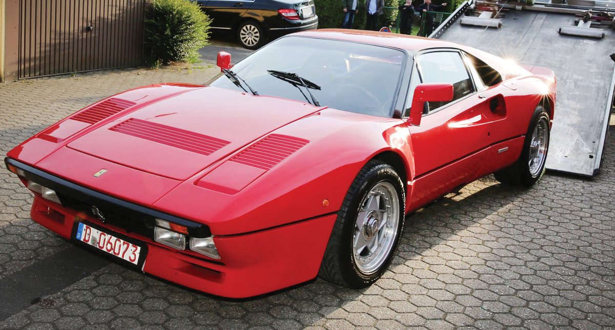 Hombre pide probar un Ferrari y huye en Alemania