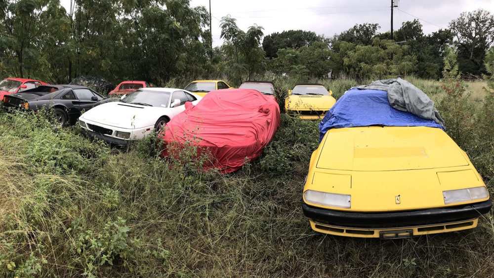 Encuentran Ferraris abandonados en campo de EE.UU.