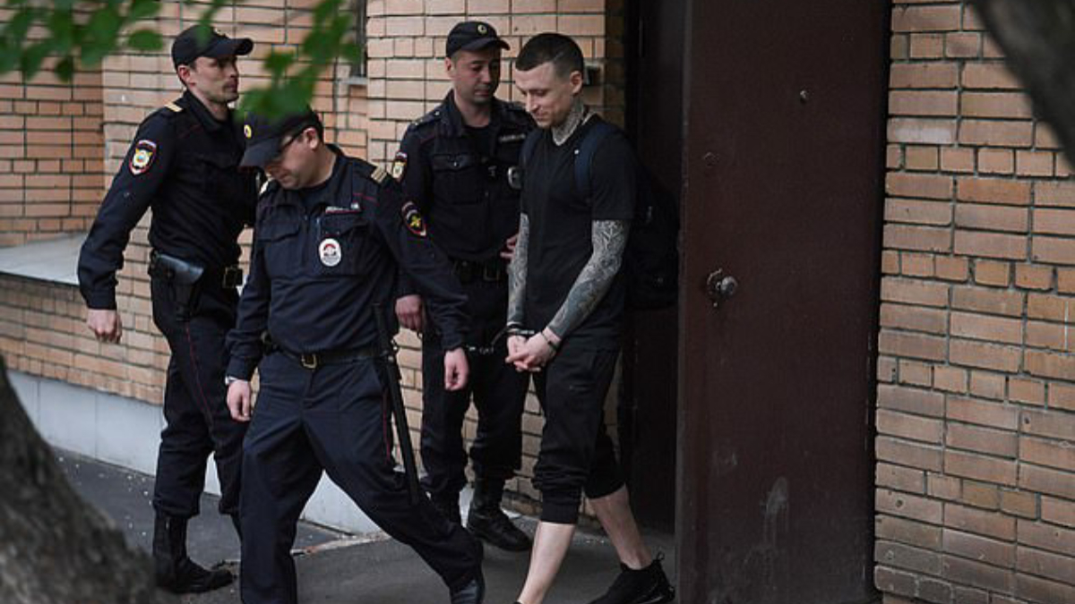 Dan dos años de cárcel a futbolistas rusos por agresión