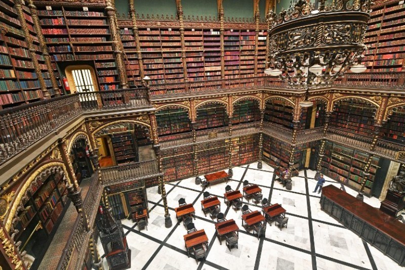 Las bibliotecas más impresionantes del mundo - gabinete-real-portugues