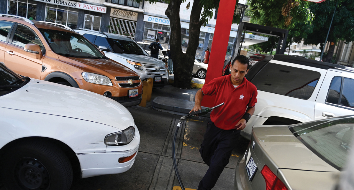 Falta de gasolina deja sin clases y sin efectivo a regiones de Venezuela