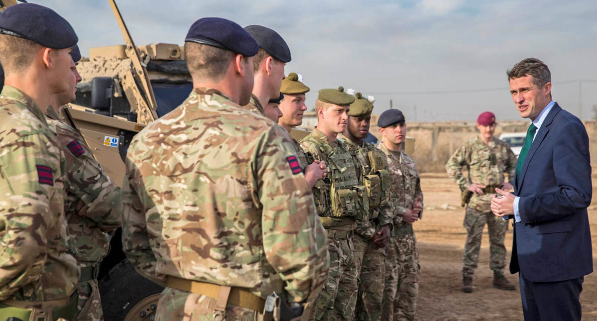 Theresa May destituye a ministro de Defensa por caso Huawei