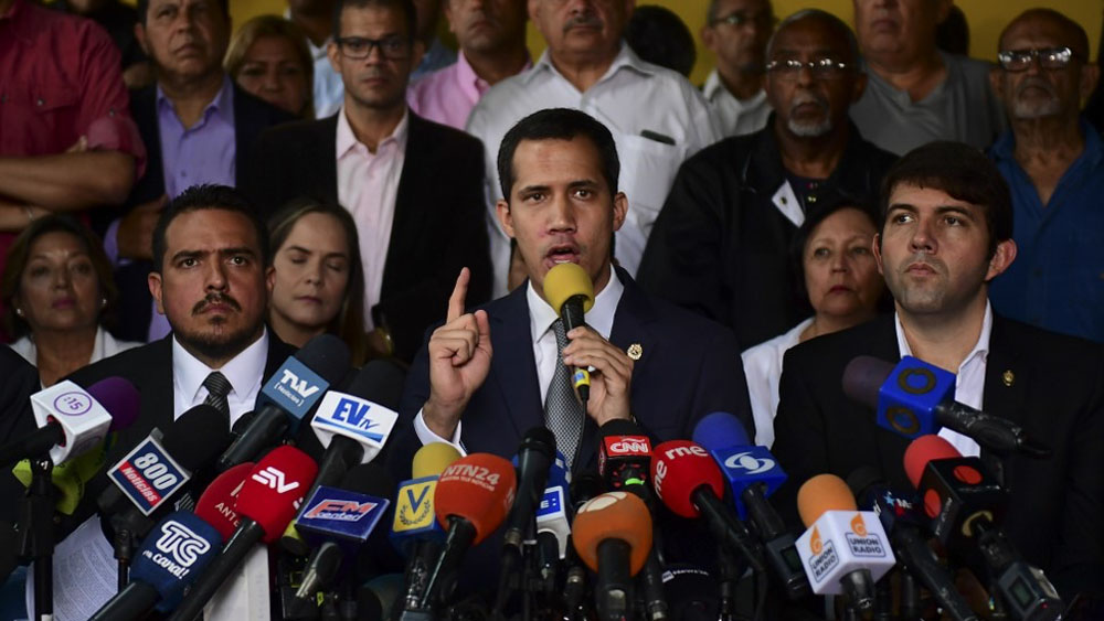 Guaidó desafía a Maduro con marchas a cuarteles de Venezuela