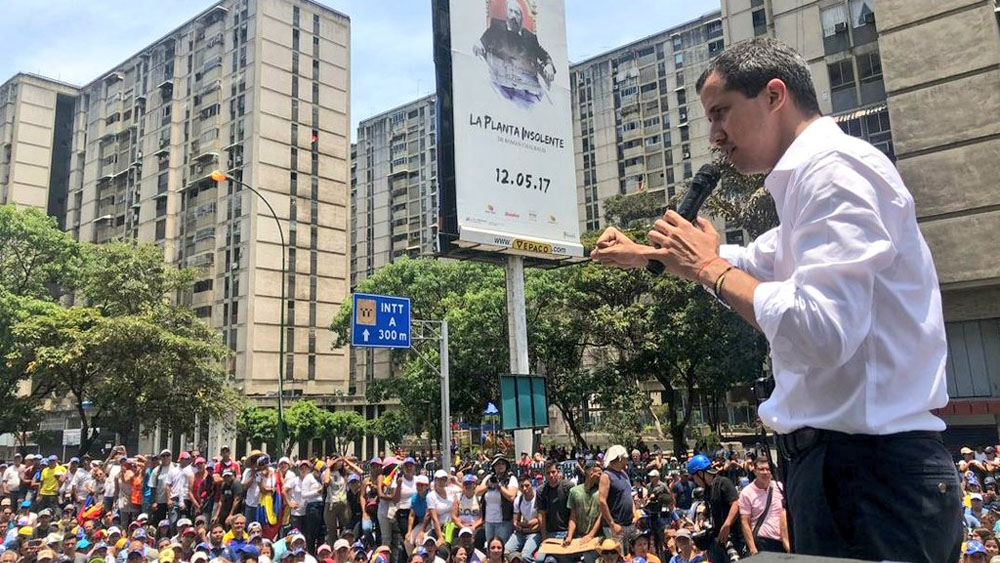 Guaidó llama a marchar para exigir cese de apoyo militar a Maduro