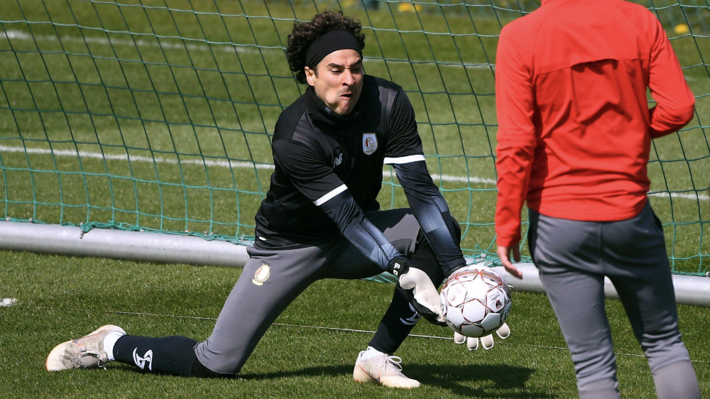 Standard de Lieja bloquearía salida de Guillermo Ochoa